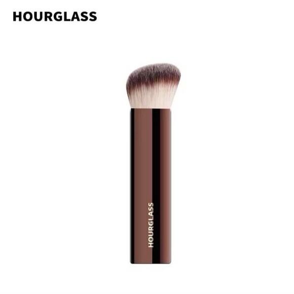 Hourglass No.20 Vanishing Vegan Ultra Soft Makeup Brushes - Picture 6 of 10